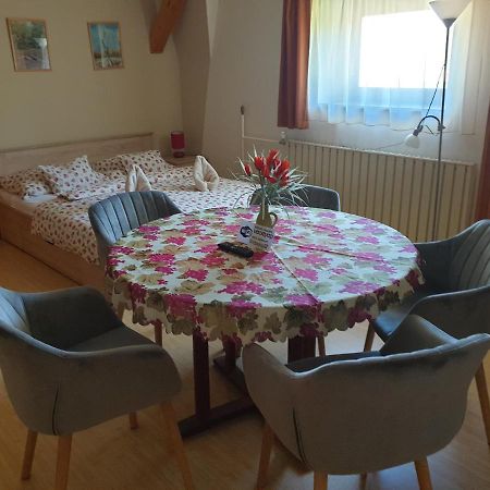 Appartement Vécsey Apartman à Eger Extérieur photo