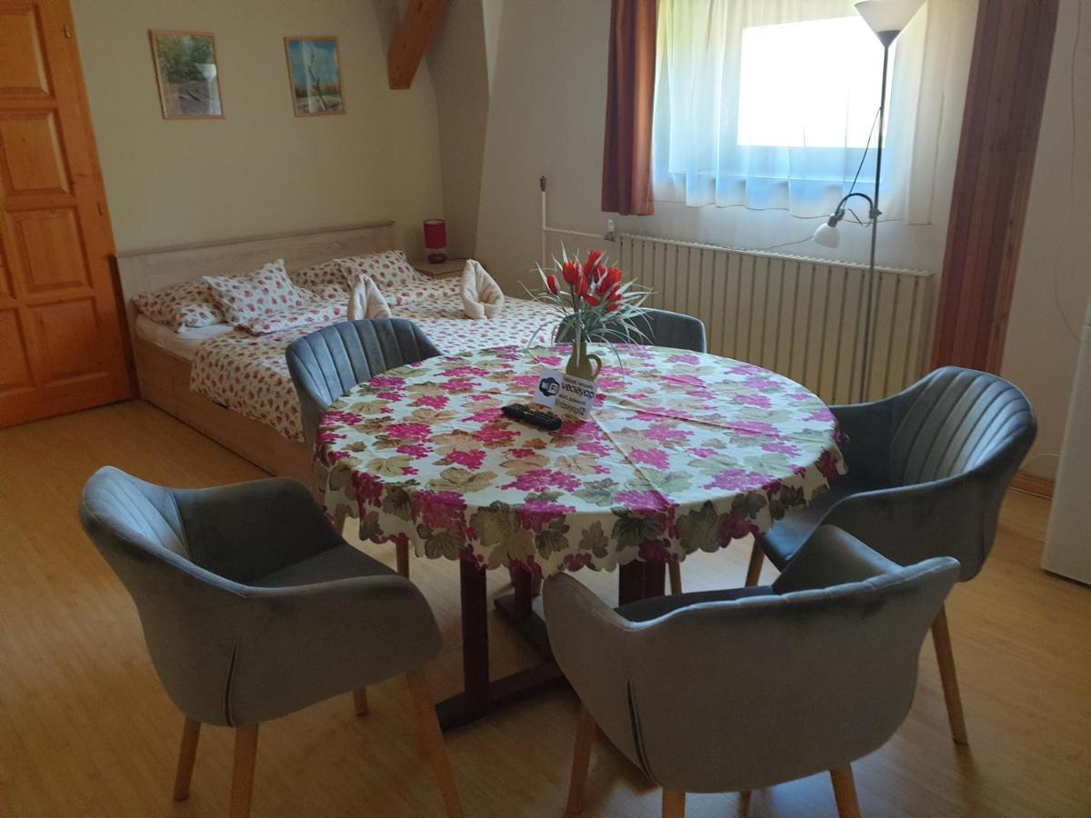 Appartement Vécsey Apartman à Eger Extérieur photo