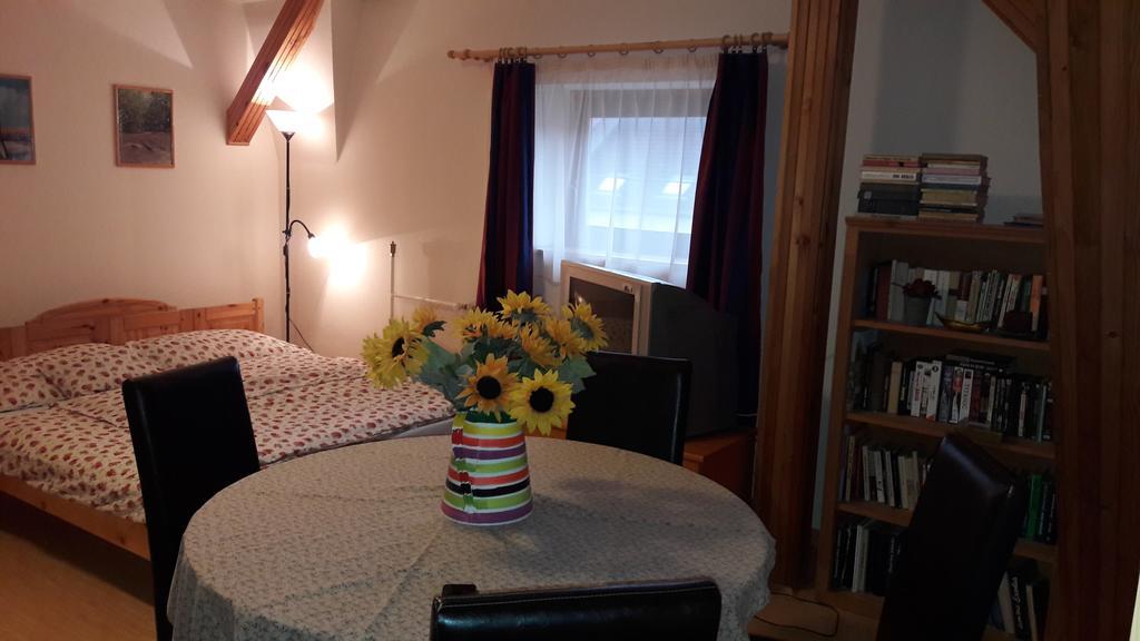 Appartement Vécsey Apartman à Eger Extérieur photo