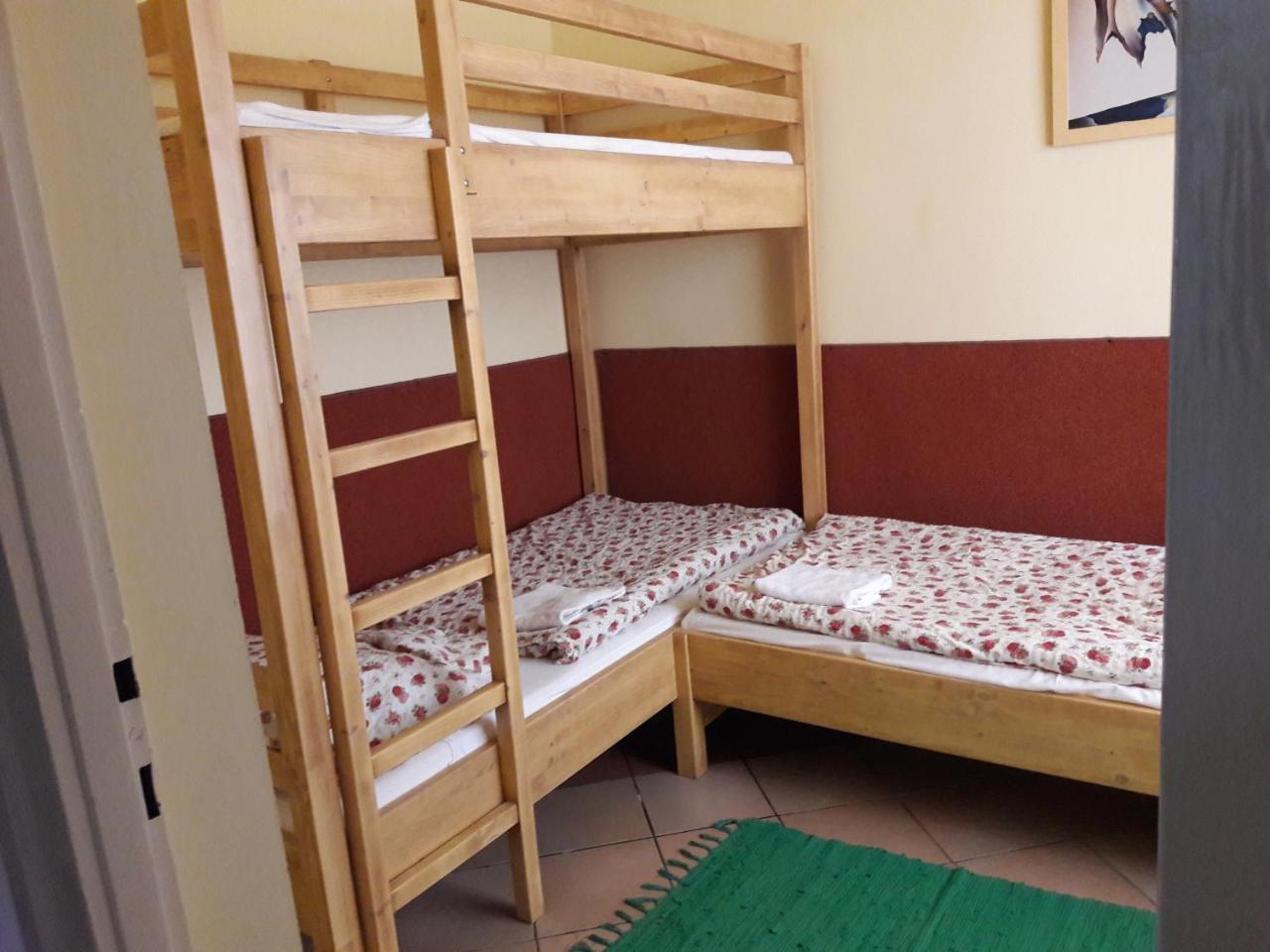 Appartement Vécsey Apartman à Eger Extérieur photo